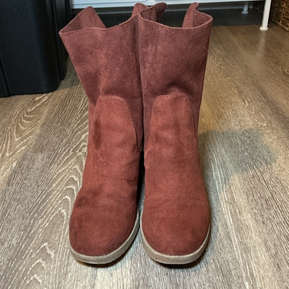 Women's Suede Ankle Boots - Picture 2 of 6